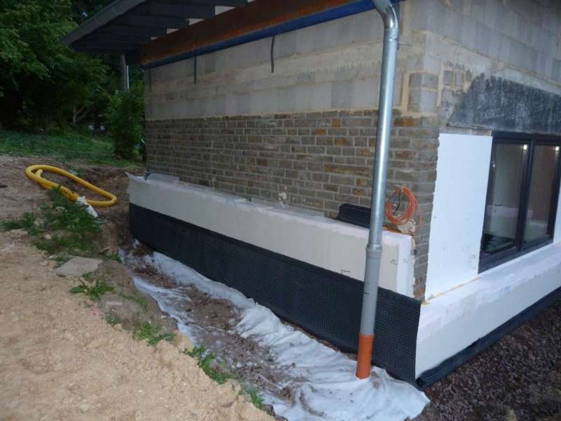 BAU.DE / BAU-Forum: 1. Bild zu Frage "Wassertropfen an Dachuntersicht nach anbringen von 16 cm WDVS" im BAU-Forum "Außenwände und Fassaden"