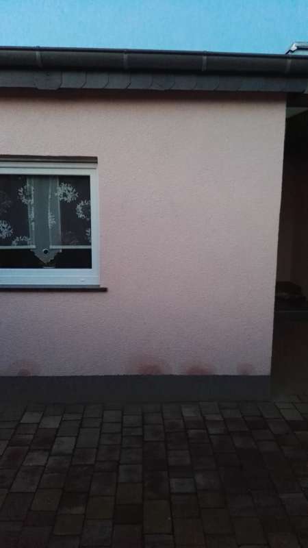 BAU.DE / BAU-Forum: 1. Bild zu Antwort "Hallo, also Heizung kann ich eigentlich..." auf die Frage "Wasserflecken auf der Fassade" im BAU-Forum "Außenwände und Fassaden"