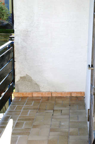Bild zum BAU-Forumsbeitrag: Terrasse: Putz nach Fliesenentfernung an Außenwand ungleichmäßig im Forum Balkon und Terrasse