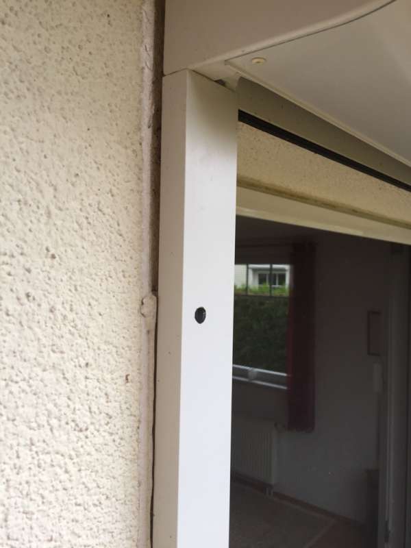 BAU.DE / BAU-Forum: 2. Bild zu Frage "Lösen der Seitenführung Rollladen" im BAU-Forum "Fenster und Außentüren"