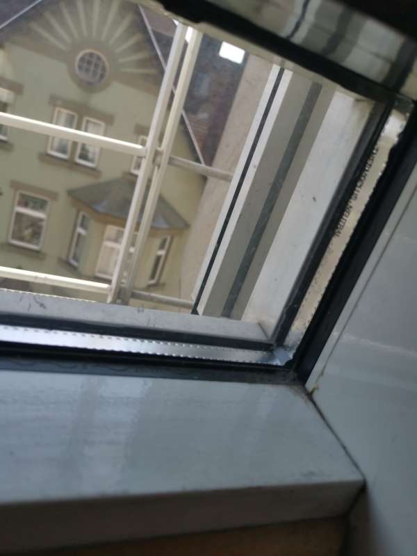 BAU.DE / BAU-Forum: 3. Bild zu Frage "Wie dieses Fenster Ausglasen?" im BAU-Forum "Fenster und Außentüren"