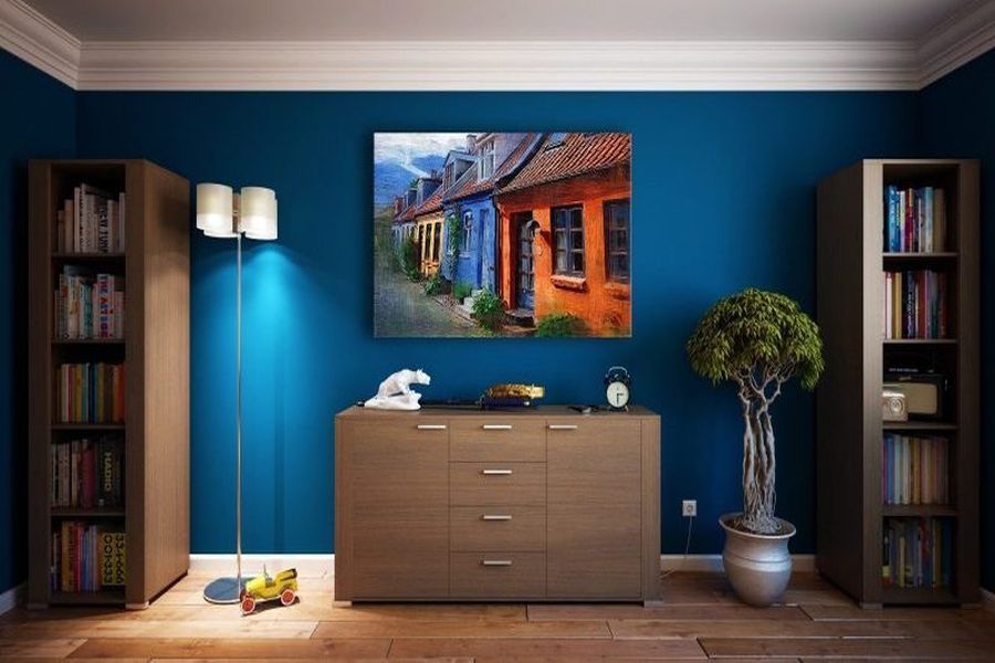 Kreative Wandgestaltung - neben frischer Farbe können Sie kreative Wandelemente wie Wandtattoos, Wandbilder oder Galeriewände verwenden, um Ihrem Zimmer Persönlichkeit zu verleihen