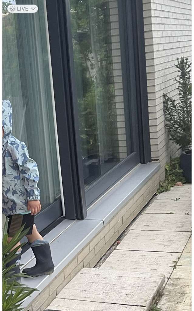 BAU.DE / BAU-Forum: 2. Bild zu Frage "Fuge zwischen Hauswand und Terrasse schlie&szlig;en: Professionelle Abdichtung nach Starkregen?" im BAU-Forum "Ausbauarbeiten"