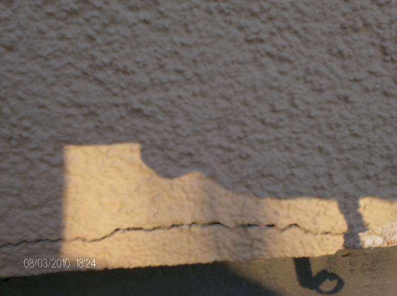 BAU.DE / BAU-Forum: 1. Bild zu Antwort "ja, nur an dieser Wand" auf die Frage "Pavatex/Außenputz bröckelt ab" im BAU-Forum "Außenwände und Fassaden"