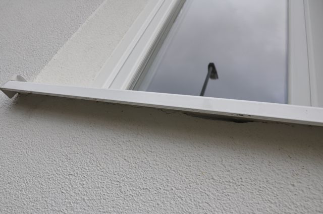 BAU.DE / BAU-Forum: 3. Bild zu Frage "WDVS Putzrisse: Ursachen, Gefahren & Sanierungskosten bei Fensterlaibungen?" im BAU-Forum "Au&szlig;enw&auml;nde und Fassaden"