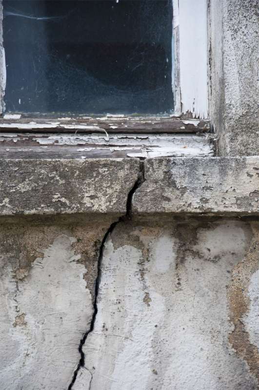 BAU.DE / BAU-Forum: 3. Bild zu Frage "Setzrisse am Nachbargeb&auml;ude: Einsturzgefahr? Ursachen, Risiken & Sofortma&szlig;nahmen" im BAU-Forum "Au&szlig;enw&auml;nde und Fassaden"