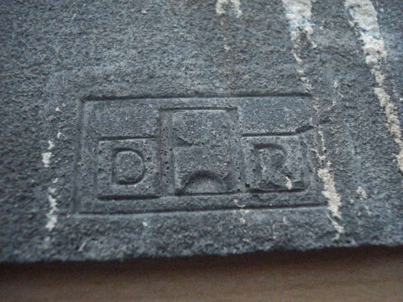 BAU.DE / BAU-Forum: 1. Bild zu Frage "Hersteller von alten Fassadenriemchen finden: Ma&szlig;e, Baujahr & Logo-Suche?" im BAU-Forum "Au&szlig;enw&auml;nde und Fassaden"