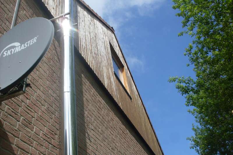 BAU.DE / BAU-Forum: 2. Bild zu Frage "Holzfassade sanieren: Kosten, Alternativen (Metall, Eternit, HZ) & Vor-Nachteile?" im BAU-Forum "Au&szlig;enw&auml;nde und Fassaden"