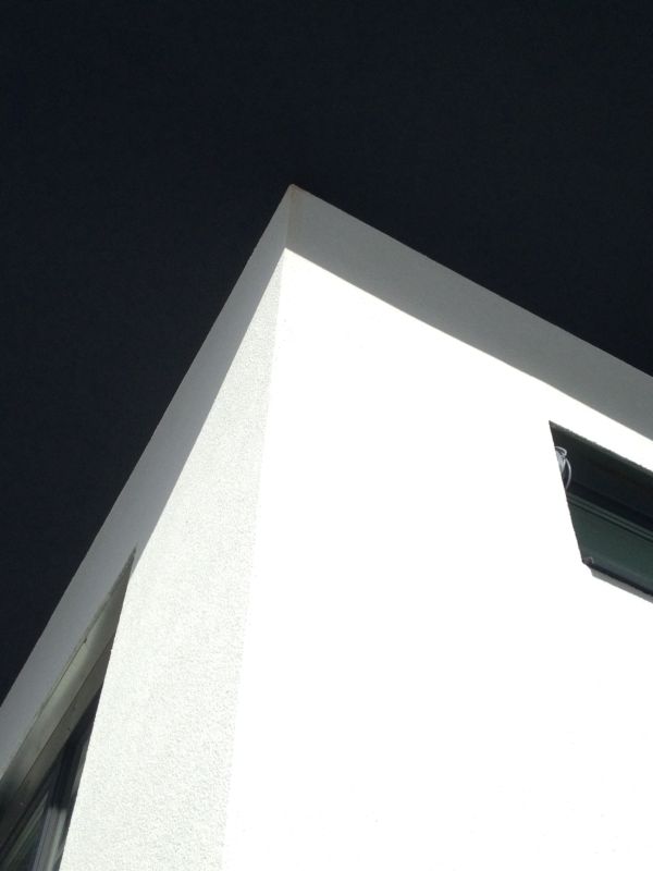 BAU.DE / BAU-Forum: 1. Bild zu Antwort "Noch ein Foto" auf die Frage "Brauner Wasserfleck zwischen Fassade und Dachuntersicht" im BAU-Forum "Außenwände und Fassaden"