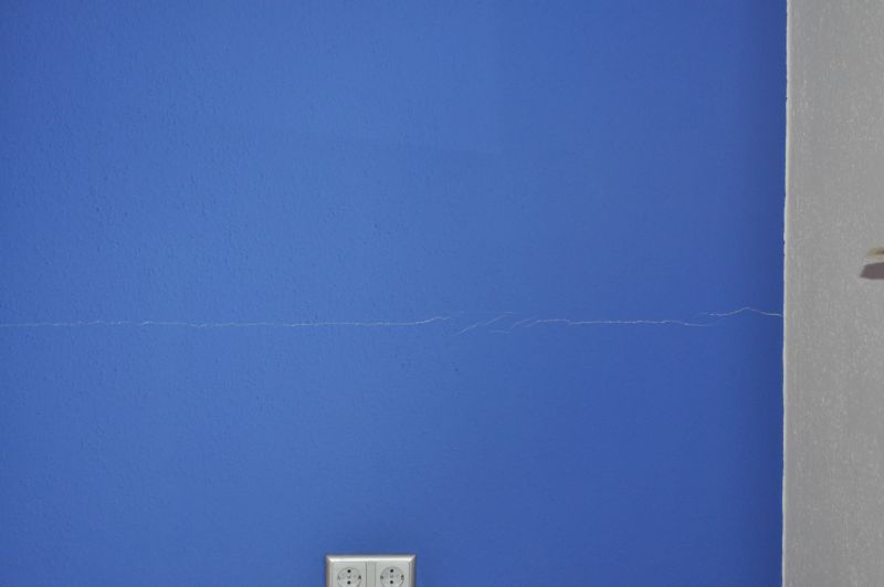 BAU.DE / BAU-Forum: 2. Bild zu Frage "Setzrisse im Haus: Ursachen, Risiken & Sofortma&szlig;nahmen f&uuml;r Baujahr 1964?" im BAU-Forum "Au&szlig;enw&auml;nde und Fassaden"