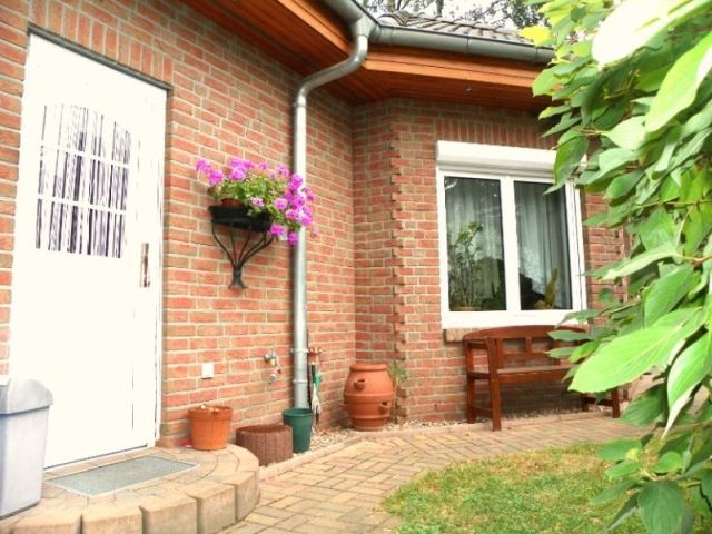 BAU.DE / BAU-Forum: 1. Bild zu Frage "Bodentiefe Fenster in Bungalow einbauen: Statik, Genehmigung & Kosten?" im BAU-Forum "Außenwände und Fassaden" BAU.DE / BAU-Forum: 1. Bild zu Frage "Bodentiefe Fenster in Bungalow einbauen: Statik, Genehmigung & Kosten?" im BAU-Forum "Außenwände und Fassaden"