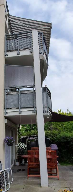 BAU.DE / Forum: 1. Bild zu Frage "Rost- und Algenwasser kommt aus Terrassenpfeiler" im Forum "Außenwände und Fassaden"