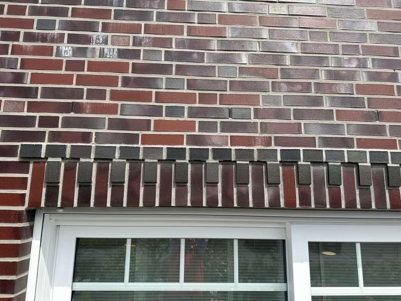 Bild zum BAU-Forumsbeitrag: Was ist zu beachten: Montagehöhe Terrassendach an Klinkerwand - Lüftungsschlitze und der Z-Folie im Forum Außenwände und Fassaden