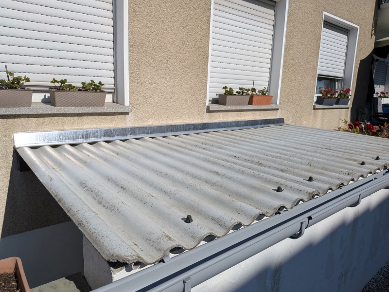 BAU.DE / BAU-Forum: 1. Bild zu Antwort "Nochmal ein Foto" auf die Frage "Verkantung am Haus: Fachgerecht oder Pfusch? Material, Funktion & Risiken prüfen" im BAU-Forum "Außenwände und Fassaden" BAU.DE / BAU-Forum: 1. Bild zu Antwort "Nochmal ein Foto" auf die Frage "Verkantung am Haus: Fachgerecht oder Pfusch? Material, Funktion & Risiken prüfen" im BAU-Forum "Außenwände und Fassaden"