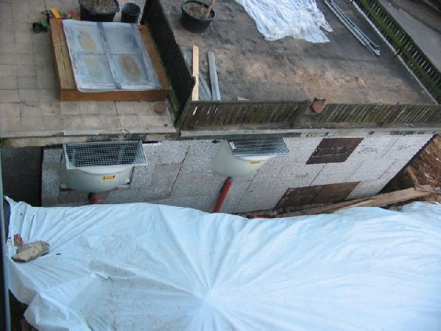 BAU.DE / BAU-Forum: 1. Bild zu Frage "Garagendach mit Polygonalplatten belegen: Aufbau, Drainage & Risiken?" im BAU-Forum "Balkon und Terrasse" BAU.DE / BAU-Forum: 1. Bild zu Frage "Garagendach mit Polygonalplatten belegen: Aufbau, Drainage & Risiken?" im BAU-Forum "Balkon und Terrasse"