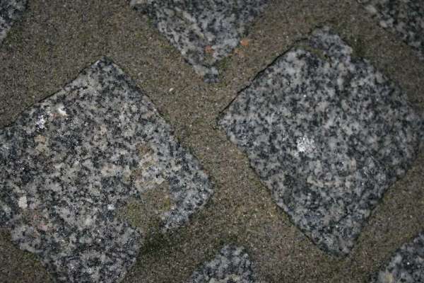 BAU.DE / BAU-Forum: 1. Bild zu Antwort "VDW 800 Fugenmörtel: Risse im Granitpflaster durch Belastung" auf die Frage "Granitpflaster Einfahrt: Warum reißen Fugen? Ursachen, Reparatur & Kosten" im BAU-Forum "Balkon und Terrasse" BAU.DE / BAU-Forum: 1. Bild zu Antwort "VDW 800 Fugenmörtel: Risse im Granitpflaster durch Belastung" auf die Frage "Granitpflaster Einfahrt: Warum reißen Fugen? Ursachen, Reparatur & Kosten" im BAU-Forum "Balkon und Terrasse"