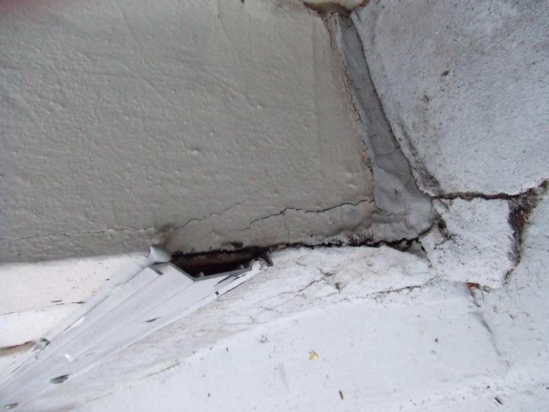 BAU.DE / BAU-Forum: 3. Bild zu Frage "Balkon abdichten & Boden erneuern: Anleitung, Kosten & Materialien f&uuml;r unterwohnten Balkon?" im BAU-Forum "Balkon und Terrasse"