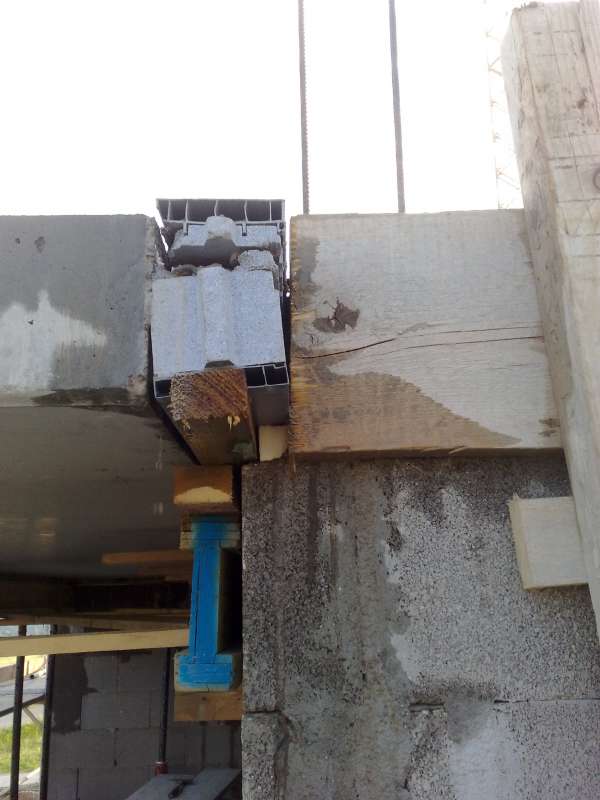 BAU.DE / BAU-Forum: 1. Bild zu Frage "Schöck Isokorb verbogen: Tragfähigkeit, Risiken & Sanierung prüfen?" im BAU-Forum "Balkon und Terrasse" BAU.DE / BAU-Forum: 1. Bild zu Frage "Schöck Isokorb verbogen: Tragfähigkeit, Risiken & Sanierung prüfen?" im BAU-Forum "Balkon und Terrasse"