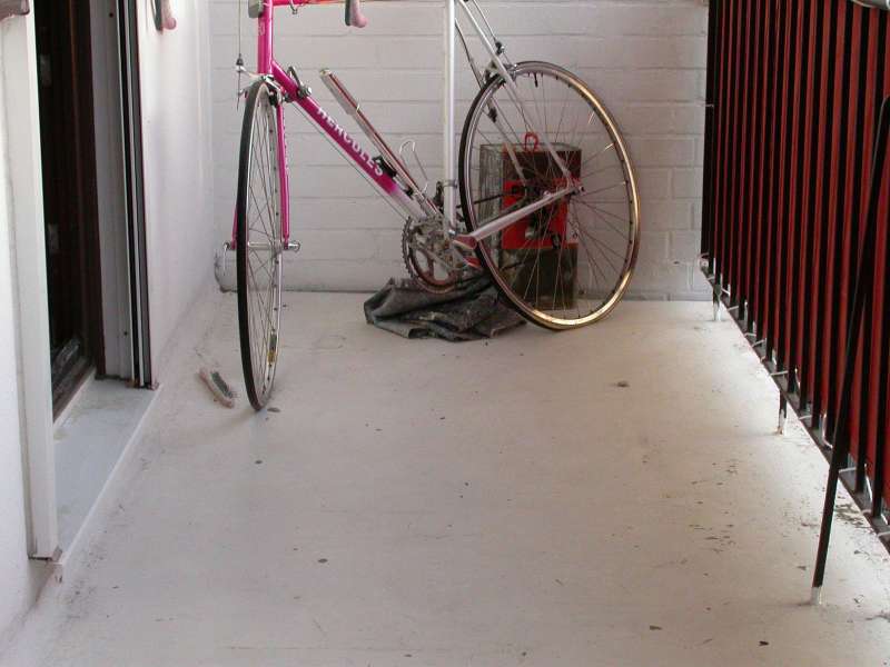 BAU.DE / BAU-Forum: 1. Bild zu Antwort "Balkon d&auml;mmen: Bild zur aktuellen Situation" auf die Frage "Balkon d&auml;mmen: Aufbau, Kosten & Gummigranulatplatten &ndash; was beachten?" im BAU-Forum "Balkon und Terrasse"