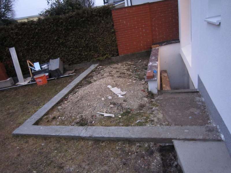 BAU.DE / BAU-Forum: 1. Bild zu Frage "Terrassenbau &uuml;ber Kellerabgang: Statik, D&auml;mmung & Material f&uuml;r Unterkonstruktion?" im BAU-Forum "Balkon und Terrasse"