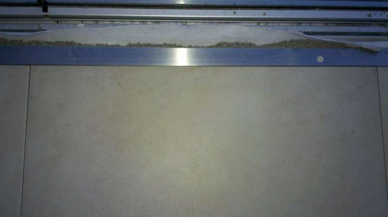 Bild zum BAU-Forumsbeitrag: Keramikplatten auf Balkon knirschend/wippend verlegt  -  ist das korrekt? im Forum Balkon und Terrasse