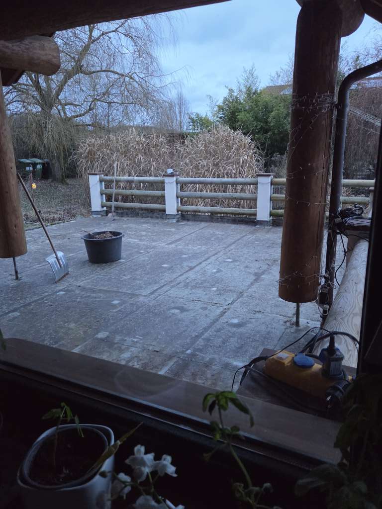 BAU.DE / BAU-Forum: 2. Bild zu Frage "Terrasse auf Garagendach: Leichter & pflegeleichter Aufbau bis 18 cm gesucht" im BAU-Forum "Balkon und Terrasse"