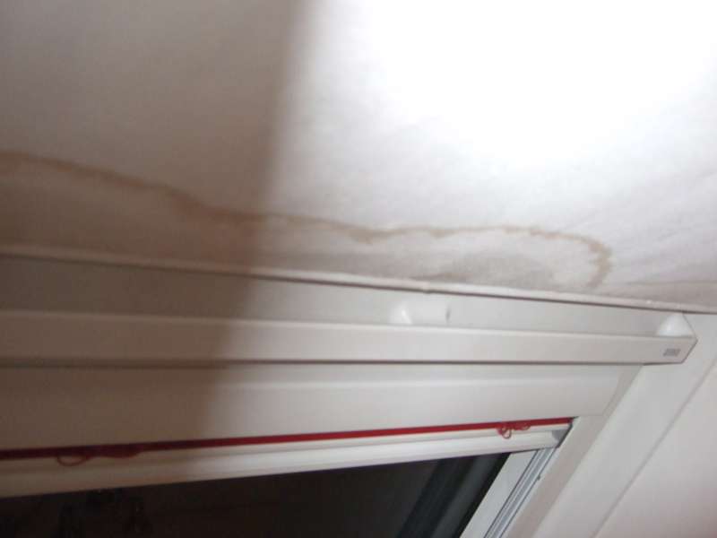 BAU.DE / BAU-Forum: 2. Bild zu Frage "Velux Dachfenster Wasserflecke an Gipskarton-Einfassung Winter" im BAU-Forum "Dach"