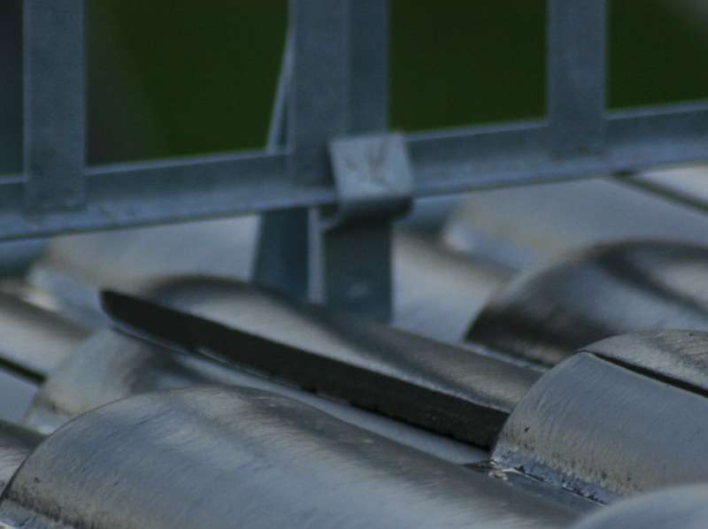 BAU.DE / BAU-Forum: 2. Bild zu Frage "Schneefanggitter Montage: Fachgerecht oder Minimalprinzip? Methoden, Kosten & Beurteilung" im BAU-Forum "Dach" BAU.DE / BAU-Forum: 2. Bild zu Frage "Schneefanggitter Montage: Fachgerecht oder Minimalprinzip? Methoden, Kosten & Beurteilung" im BAU-Forum "Dach"