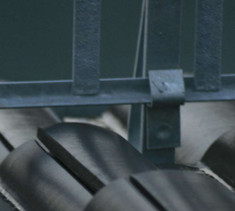 BAU.DE / BAU-Forum: 3. Bild zu Frage "Schneefanggitter Montage: Fachgerecht oder Minimalprinzip? Methoden, Kosten & Beurteilung" im BAU-Forum "Dach" BAU.DE / BAU-Forum: 3. Bild zu Frage "Schneefanggitter Montage: Fachgerecht oder Minimalprinzip? Methoden, Kosten & Beurteilung" im BAU-Forum "Dach"