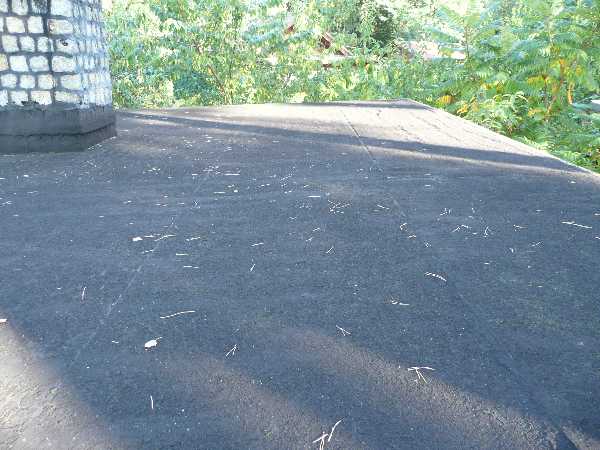 BAU.DE / BAU-Forum: 1. Bild zu Frage "Flachdachsanierung 40 m&sup2;: Kosten, Aufwand & Material f&uuml;r Pappe, Unterbau & D&auml;mmung?" im BAU-Forum "Dach"