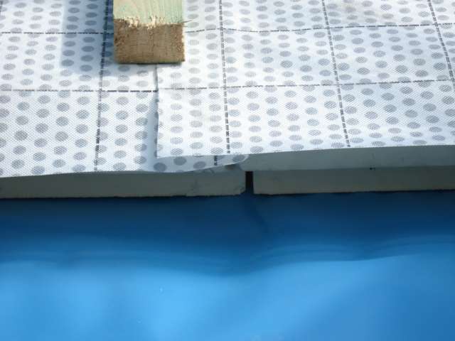 BAU.DE / BAU-Forum: 5. Bild zu Frage "Aufsparrend&auml;mmung: Schiefe Schrauben gef&auml;hrden Sparren? Risiken, Korrektur & Kosten" im BAU-Forum "Dach"