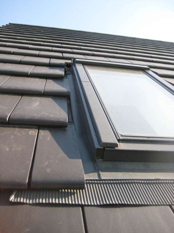 BAU.DE / BAU-Forum: 5. Bild zu Frage "BMI Braas Turmalin Dachziegel: Probleme mit Fl&uuml;geligkeit, Fugenma&szlig; & M&auml;ngel bei der Abnahme?" im BAU-Forum "Dach"