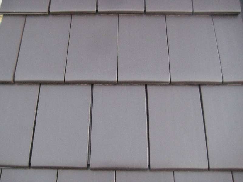 BAU.DE / BAU-Forum: 1. Bild zu Antwort "Braas Turmalin: Ungleichm&auml;&szlig;iges Fugenbild &ndash; Falsch abgeschn&uuml;rt?" auf die Frage "BMI Braas Turmalin Dachziegel: Probleme mit Fl&uuml;geligkeit, Fugenma&szlig; & M&auml;ngel bei der Abnahme?" im BAU-Forum "Dach"