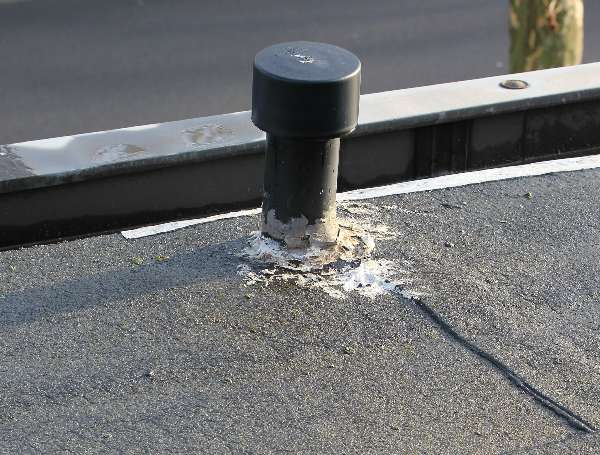 BAU.DE / BAU-Forum: 1. Bild zu Frage "Flachdach Entlüfter dauerhaft abdichten: Welche Produkte & Methoden helfen wirklich?" im BAU-Forum "Dach" BAU.DE / BAU-Forum: 1. Bild zu Frage "Flachdach Entlüfter dauerhaft abdichten: Welche Produkte & Methoden helfen wirklich?" im BAU-Forum "Dach"