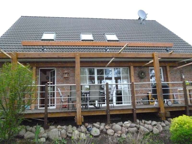 BAU.DE / BAU-Forum: 1. Bild zu Frage "Terrassen&uuml;berdachung: Balken oberhalb der Eindeckung &ndash; Montage, Statik & Risiken?" im BAU-Forum "Dach"