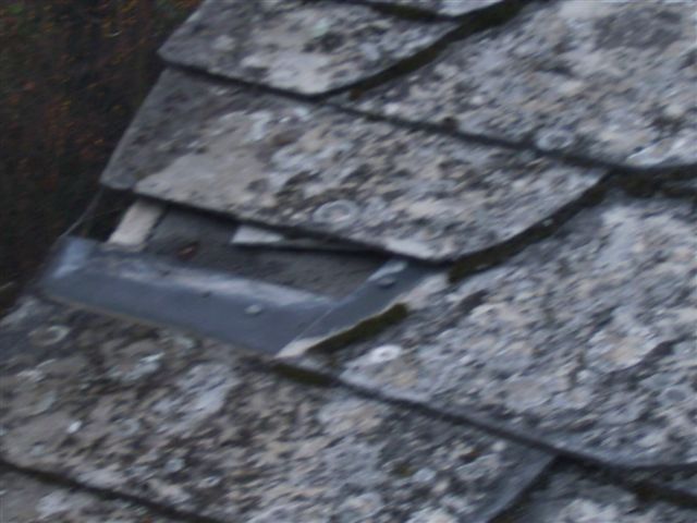 BAU.DE / BAU-Forum: 2. Bild zu Antwort "Faserbetonplatten: Lebenserwartung, Hagelschaden und Versicherungsfall" auf die Frage "Wintergarten Dachsanierung nach Hagelschaden: Klemmprofile wiederverwenden? Kosten & Gutachten" im BAU-Forum "Dach"