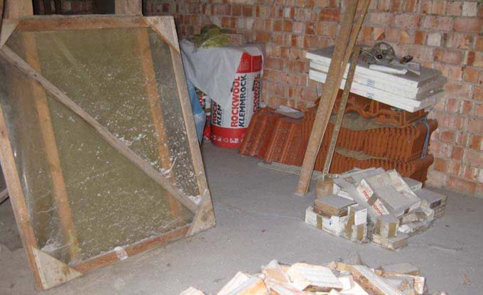 BAU.DE / BAU-Forum: 1. Bild zu Frage "Dach undicht bei Schneegest&ouml;ber: Ursachen, L&ouml;sungen & Kosten f&uuml;r Frankfurter Pfanne?" im BAU-Forum "Dach"