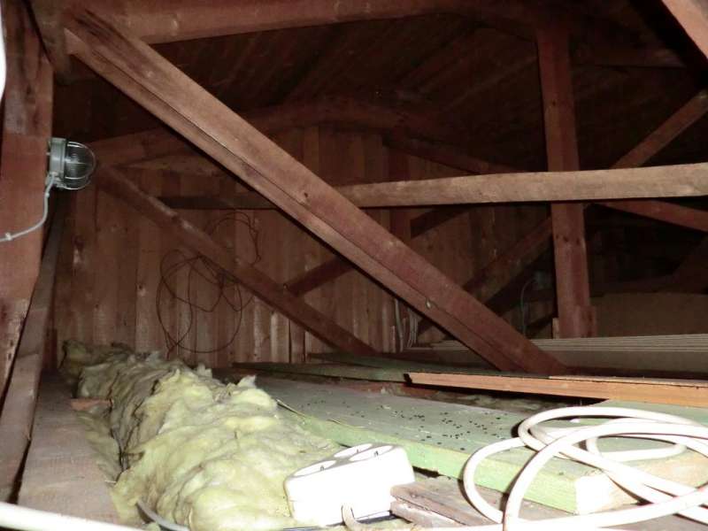 BAU.DE / BAU-Forum: 2. Bild zu Frage "Dachboden dämmen: Aufbau, Kosten & Risiken bei unebenem Boden?" im BAU-Forum "Dach" BAU.DE / BAU-Forum: 2. Bild zu Frage "Dachboden dämmen: Aufbau, Kosten & Risiken bei unebenem Boden?" im BAU-Forum "Dach"