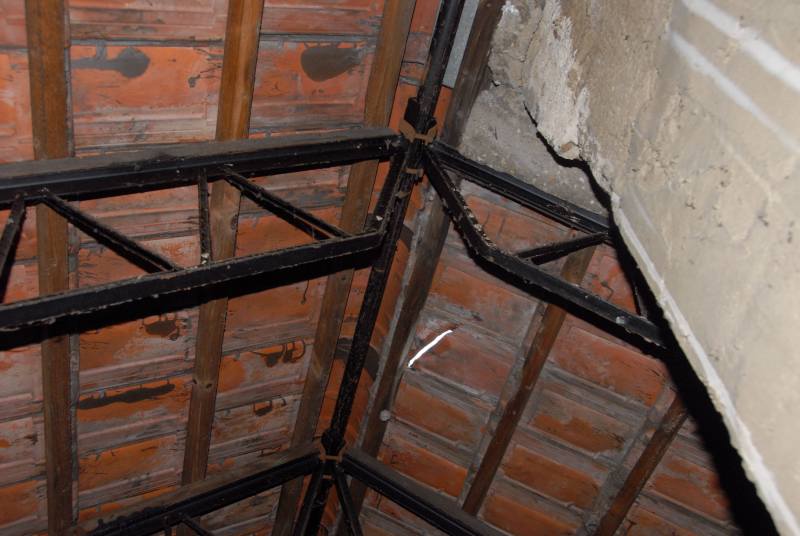 BAU.DE / BAU-Forum: 1. Bild zu Antwort "Aufdachd&auml;mmung: Aufbau von Dachpfanne bis Gipsplatte" auf die Frage "Gipskartonplatten auf Dachschalung befestigen: Anleitung, Materialien & Sparrenabst&auml;nde" im BAU-Forum "Dach"