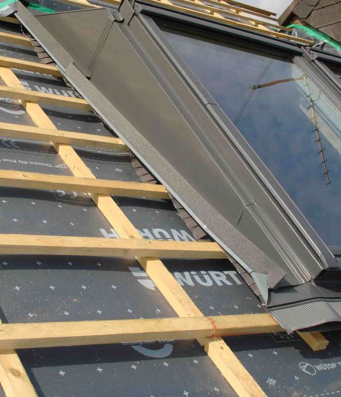 BAU.DE / BAU-Forum: 1. Bild zu Frage "Einbau Veluxfenster ordnungsgemäß?" im BAU-Forum "Dach"