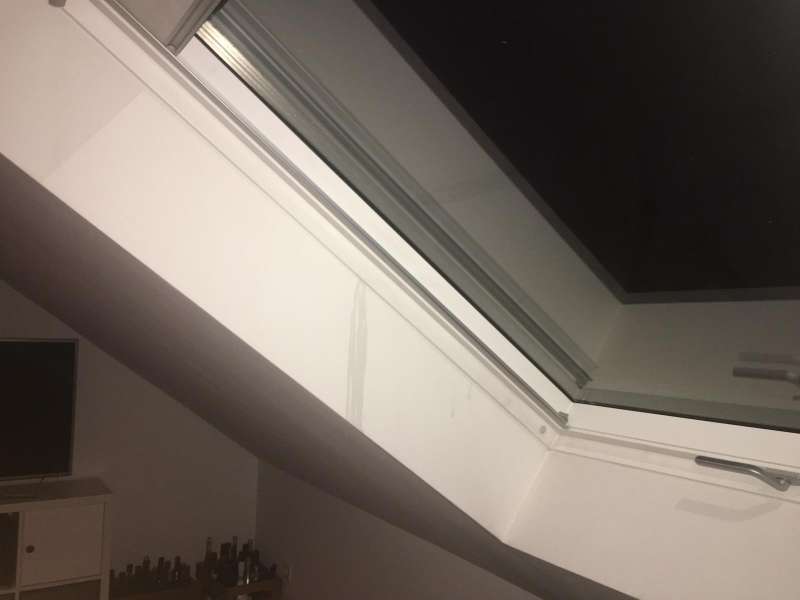 BAU.DE / BAU-Forum: 1. Bild zu Frage "Velux Dachfenster undicht an Achse bei Starkregen" im BAU-Forum "Dach"