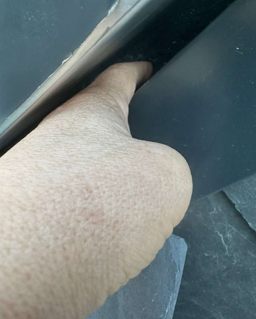 BAU.DE / BAU-Forum: 1. Bild zu Frage "Dachkehle liegt nicht richtig auf - Hohlraum unter der Kehle normal oder Mangel?" im BAU-Forum "Dach" BAU.DE / BAU-Forum: 1. Bild zu Frage "Dachkehle liegt nicht richtig auf - Hohlraum unter der Kehle normal oder Mangel?" im BAU-Forum "Dach"