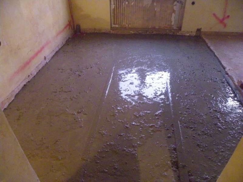 BAU.DE / BAU-Forum: 3. Bild zu Frage "Ausgleichsmasse auf Ausgleichsmasse auftragen: Vorbereitung, Haftung & Schichtst&auml;rke?" im BAU-Forum "Estrich und Bodenbel&auml;ge"