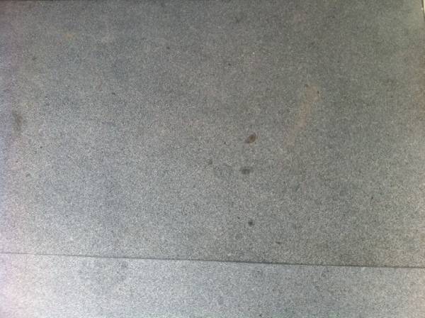 BAU.DE / BAU-Forum: 3. Bild zu Antwort "Padang Treppenstufen: Bilder der Naturstein-Strukturen" auf die Frage "Padang Treppenstufen: Nat&uuml;rliche Strukturen, Flecken & Unregelm&auml;&szlig;igkeiten &ndash; Was ist normal?" im BAU-Forum "Estrich und Bodenbel&auml;ge"