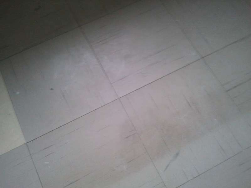 BAU.DE / BAU-Forum: 2. Bild zu Frage "Hilfe: Asbest? PVC Platten 30 x 30 in der Wohnung BJ 1981 &nbsp;-&nbsp; Deutsche Annington &nbsp;-&nbsp; Ben&ouml;tige Rat bitte" im BAU-Forum "Estrich und Bodenbel&auml;ge"