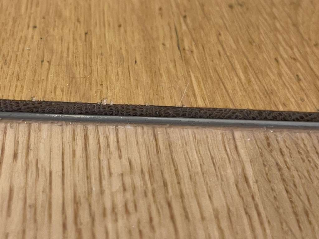 BAU.DE / BAU-Forum: 5. Bild zu Frage "Mängel am Parkett nach Teilerneuerung: Firma verweigert Nachbesserung – was tun?" im BAU-Forum "Estrich und Bodenbel&auml;ge"