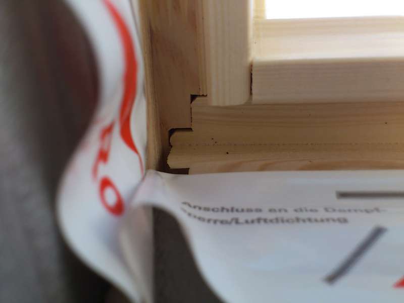 BAU.DE / BAU-Forum: 1. Bild zu Frage "Dachfenster Qualit&auml;tsprobleme: Leimfehler, mangelhafte Ecken & Erfahrungen?" im BAU-Forum "Fenster und Au&szlig;ent&uuml;ren"