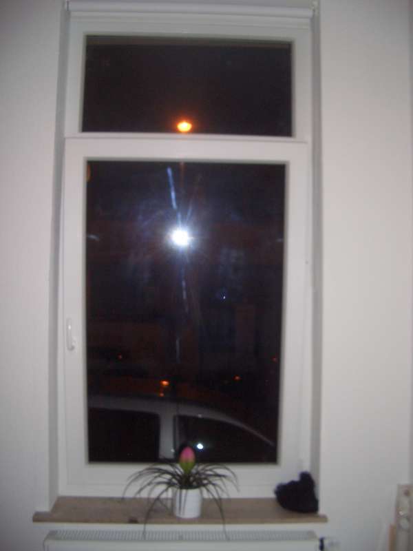 BAU.DE / BAU-Forum: 1. Bild zu Antwort "Oberfenster abdichten: Schallschutz durch Jalousie verbessern?" auf die Frage "L&auml;rmbel&auml;stigung Wohnung: Schallschutz verbessern &ndash; Fenster, Ma&szlig;nahmen & Kosten?" im BAU-Forum "Fenster und Au&szlig;ent&uuml;ren"