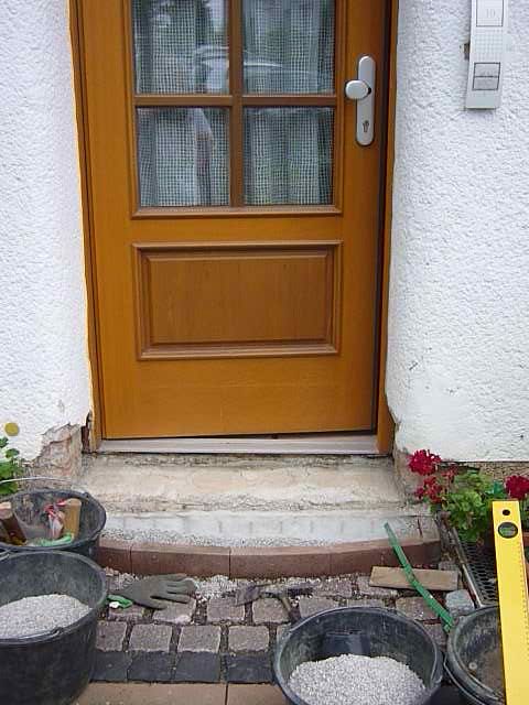 BAU.DE / BAU-Forum: 1. Bild zu Antwort "Haust&uuml;rschwelle abdichten: Fotos zur Problemstellung" auf die Frage "Haust&uuml;rschwelle abdichten: Anleitung, Materialien & Kosten f&uuml;r optimale Dichtung?" im BAU-Forum "Fenster und Au&szlig;ent&uuml;ren"