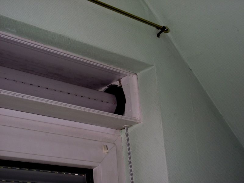 BAU.DE / BAU-Forum: 1. Bild zu Frage "Rollladen Gurt wechseln: Anleitung zum Ausbau der Rollladenstange im Kasten?" im BAU-Forum "Fenster und Au&szlig;ent&uuml;ren"